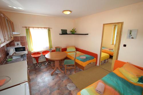 Kitchen, Pod svatym Vaclavem in Votice