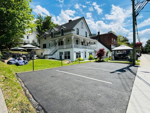 Main Street in นอร์ธ แฮทลีย์ คิวซี