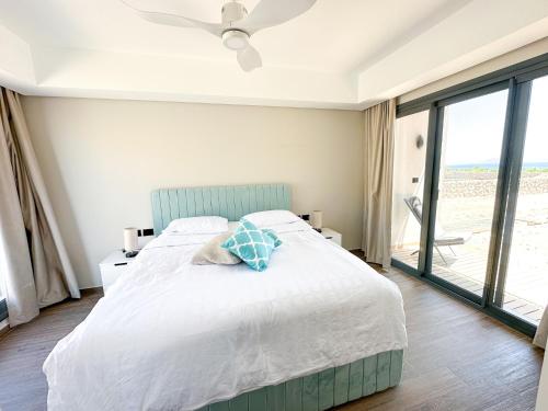 Supreme Beachfront 3BR Villa Soma bay with Garden