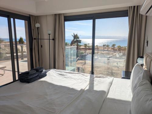 Supreme Beachfront 3BR Villa Soma bay with Garden