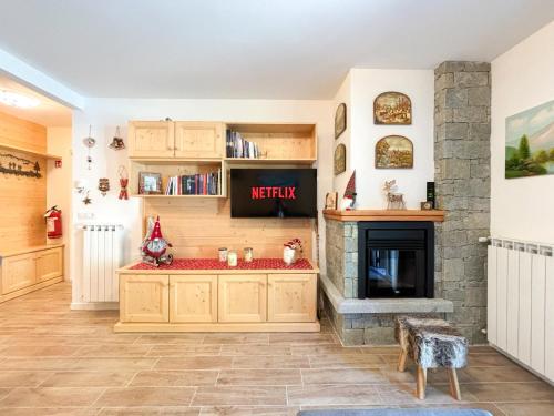Koplietošanas atpūtas telpa ar TV, Aprica , Lusso a 300m dalle Piste da Sci, Garage Privato e Deposito Sci Gratuito in Corteno Golgi
