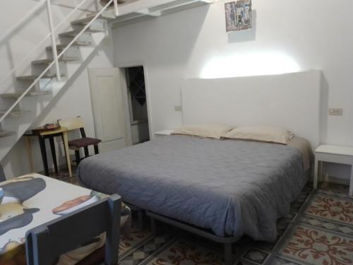 1 queen bed, 1 twin bed, 1 sofa bed