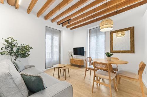 Two-Bedroom Apartment with City View room in Palacio Sempere