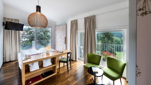 杜鵑公園酒店 (Azalea Park Hotel) in 卡瓦萊塞