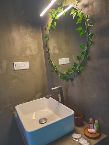 Double Room with Balcony image 5