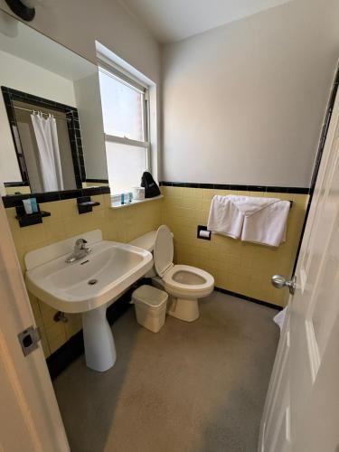 Heidi's Inn - image 6