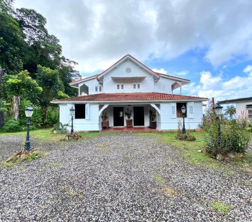 le Domaine de la Trace plongez dans le XIXe siècle - Location, gîte - Fort-de-France