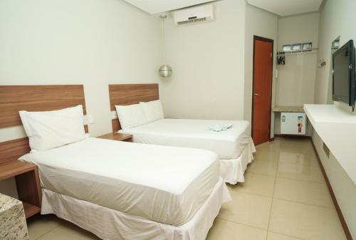 2 twin beds