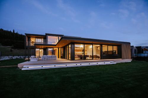 Four-Bedroom Holiday Home image 6