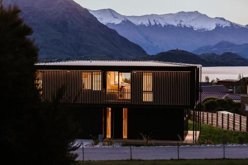 Four-Bedroom Holiday Home image 5