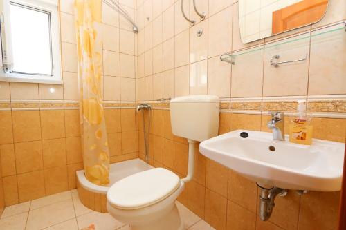 One-Bedroom Apartment with Sea View image 4