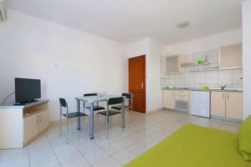 Apartments Boris Novalja - image 2