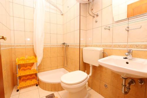 One-Bedroom Apartment - Second Floor image 5