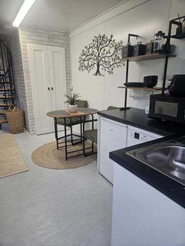 Moun Bolton Cabin 'Chester' in Mooncoin Village