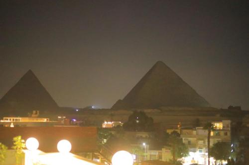 pyramids solar boat inn