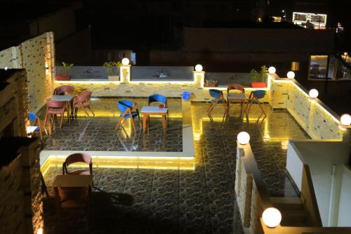 pyramids solar boat inn