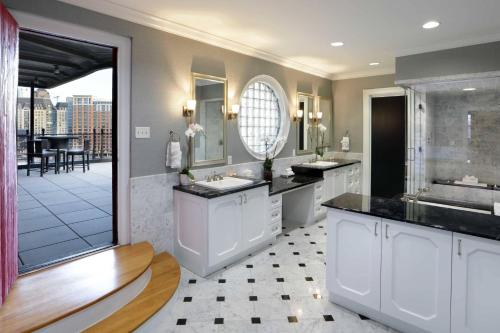 Ванная комната, Le Méridien Dallas, The Stoneleigh in Верхний Город