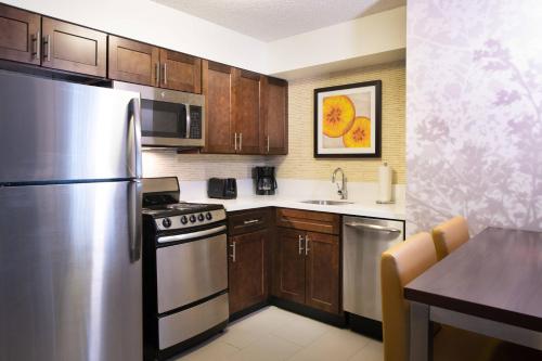 Two-Bedroom King Suite with Sofa Bed image 6