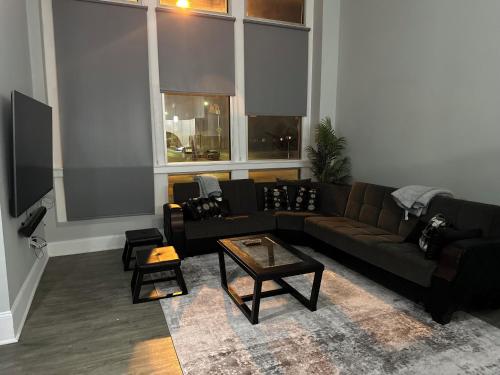 Huge Downtown Baltimore home with parking in Charles Village