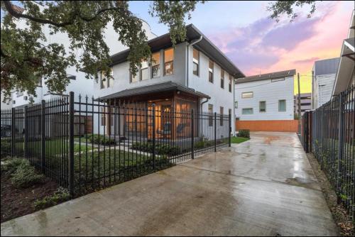 MyCrib Houston Hostel - image 8
