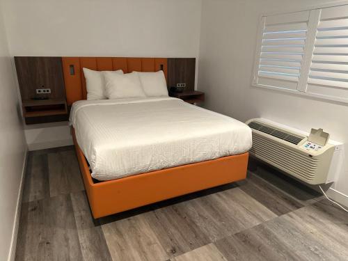 Standard Queen Room room in Hotel Rudra - Hollywood