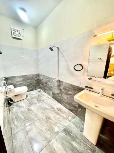 BNB-Royal Inn Chalet Family Appartment Karsaz-Gulshan-Airport - image 3