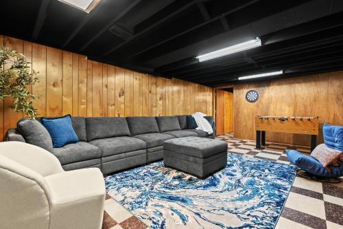 Charming Home Near Target and Parks 2 Bathrooms in อิงค์สเตอร์