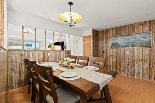 Charming Home Near Target and Parks 2 Bathrooms in อิงค์สเตอร์