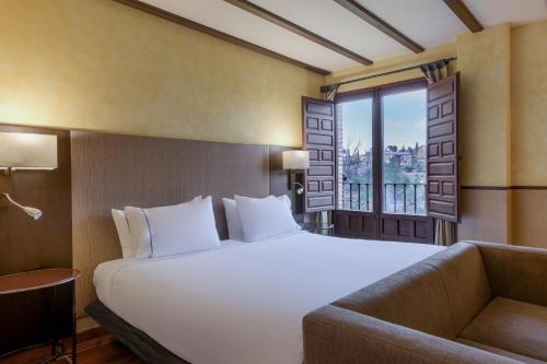 Standard King Room with View image 7