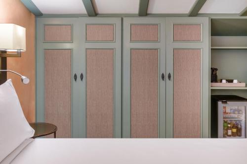 Superior King Room with Terrace image 6