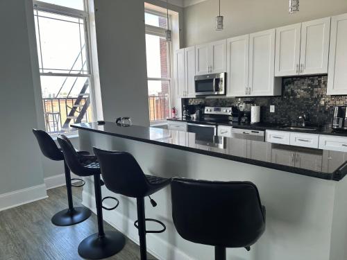 Huge Downtown Baltimore home with parking in Charles Village