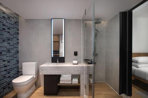 Standard Queen Room image 4