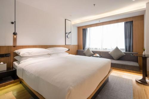 Superior Queen Room image 3