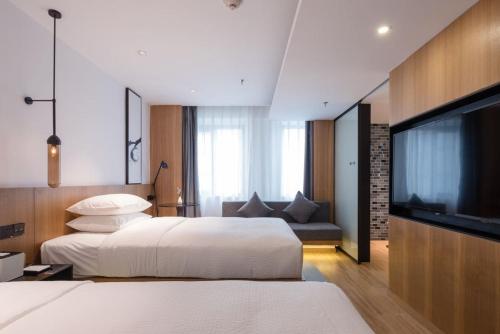 Standard Double Room image 2