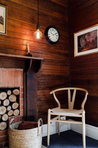 WAIRERE REST - High Country Couples Retreat - Outdoor Bath with Rural View in Macs Cove