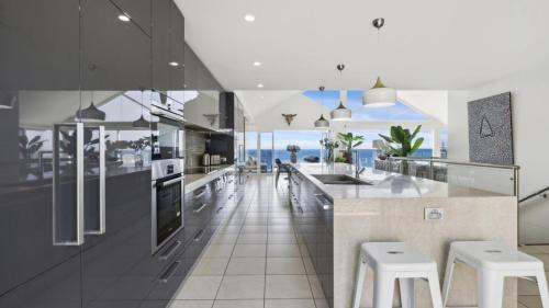 Konyha, Epic View - Pets Stay Free, Beach, 3Bed 3Bath, Luxe in Sandy Beach