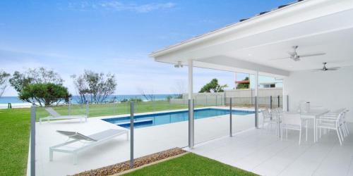 Sentosa on Tugun - Beachfront 5 Bedroom