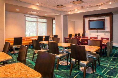 SpringHill Suites by Marriott Gaithersburg - image 2