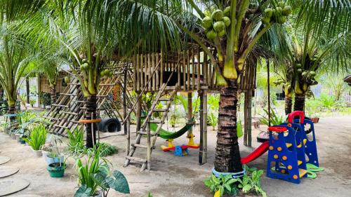 Playground, Footprints beach resort in Romblon