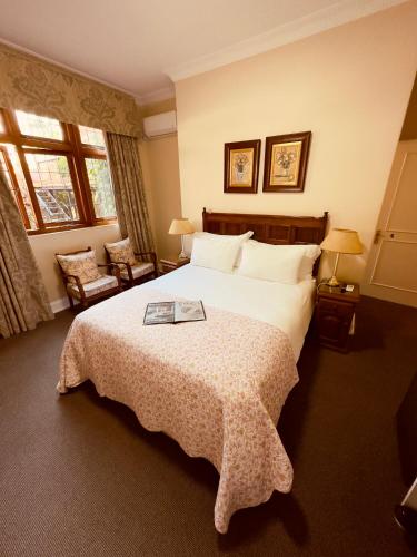 Deluxe Queen Room image 3