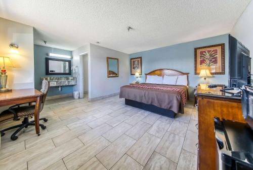 Rodeway Inn & Suites in Haines City, USA