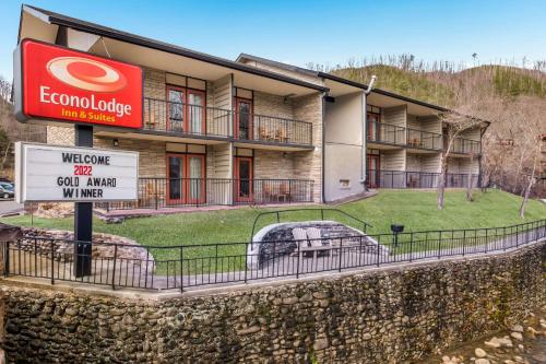 Econo Lodge Inn & Suites on the River in Gatlinburg, USA