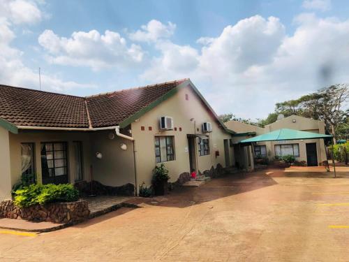 Vista exterior, Hluzu Guest House in Hluhluwe