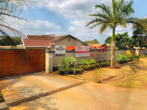 Entrada, Hluzu Guest House in Hluhluwe