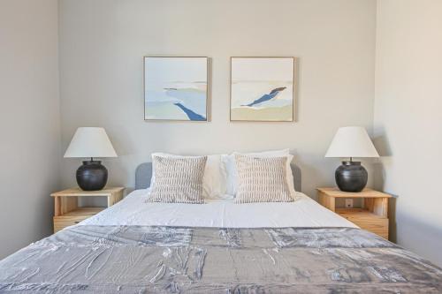 Modern 2BD 2BTH in Hollywood! in Los Angeles, USA