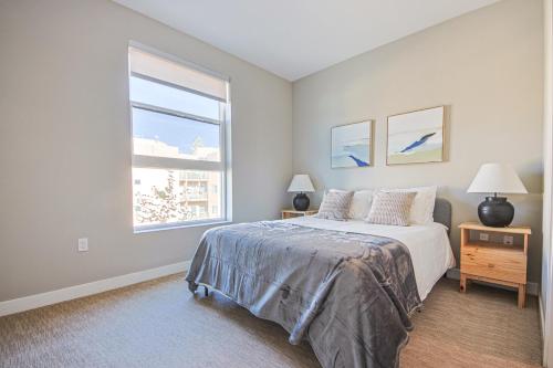 Modern 2BD 2BTH in Hollywood! in Los Angeles, USA