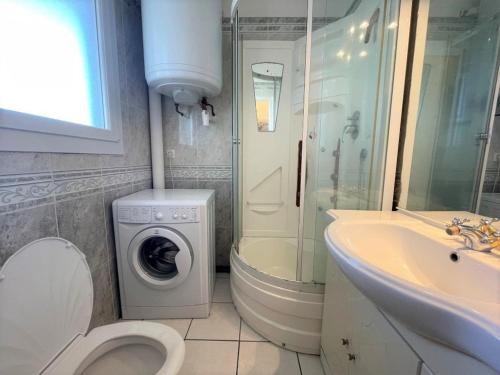 Two-Bedroom Apartment with Sea View image 5