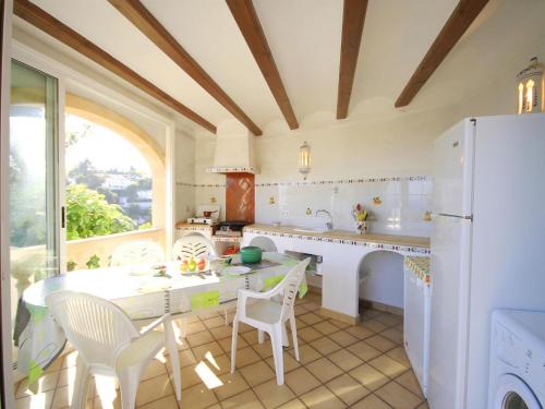 Létesítmények, Marina 8 in Ambolo