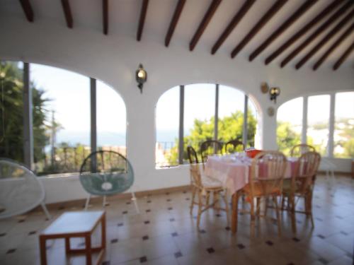 Létesítmények, Marina 8 in Ambolo