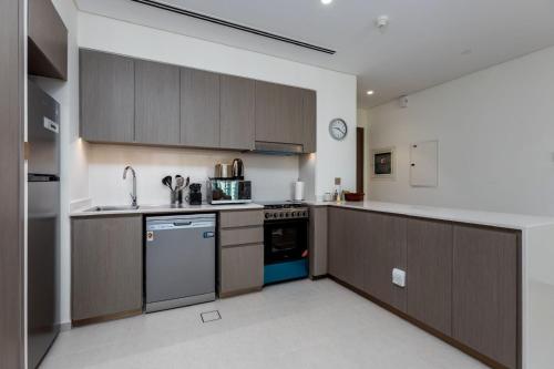 Allsopp & Allsopp - Stylish 1-Bedroom Apartment in Grande Residences Downtown - main image
